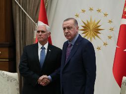 El vicepresidente estadounidense Mike Pence viajó a Ankara para reunirse hoy con el presidente turco Recep Tayyip Erdogan. AFP/Oficina de Prensa de la Presidencia de Turquía