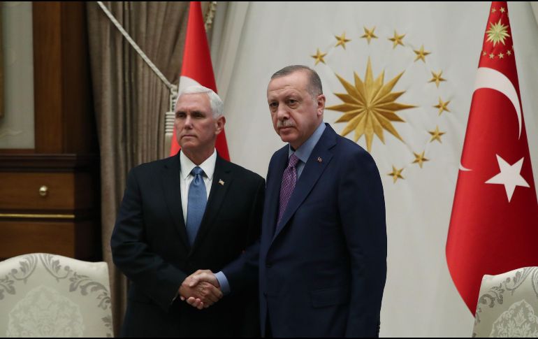 El vicepresidente estadounidense Mike Pence viajó a Ankara para reunirse hoy con el presidente turco Recep Tayyip Erdogan. AFP/Oficina de Prensa de la Presidencia de Turquía