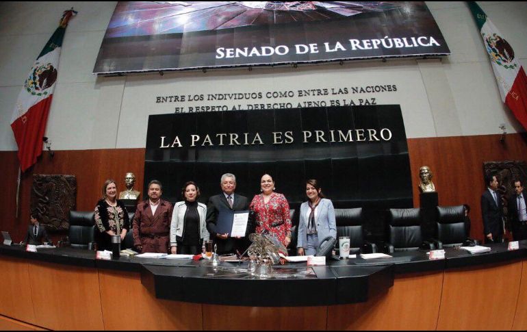 Leopoldo Melchi (c) dijo estar a favor de la política energética de López Obrador en el sentido de defender la soberanía de los hidrocarburos. TWITTER/@MorenaSenadores