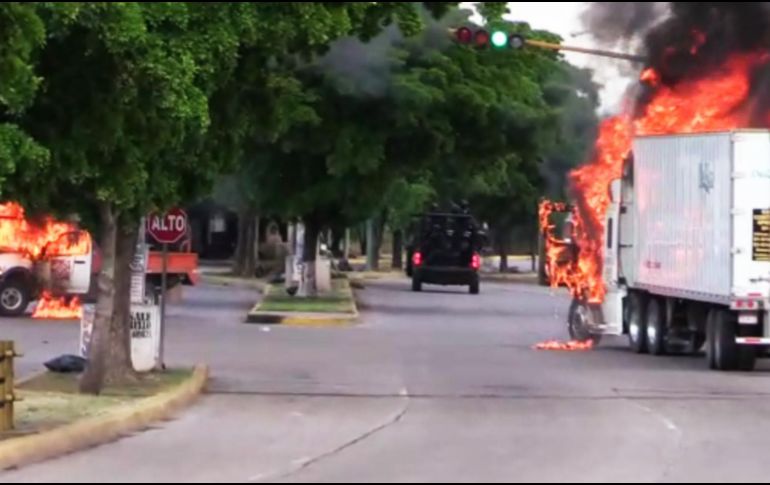 Los hechos violentos incluyeron tiroteos, bloqueo de calles y la evasión de reos de un penal de la capital sinaloense. AFP/STR