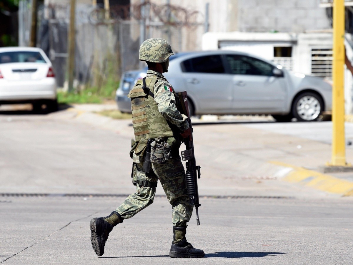  Difunden video de militares y civiles armados en Sinaloa