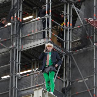 Arrestan a ambientalista británico que escaló la torre del Big Ben