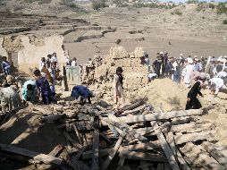 La explosión, de origen todavía desconocido y sin reivindicar, hizo que se derrumbara el techo de la mezquita cuando los fieles se encontraban rezando. EFE / G. Habibi
