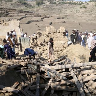 Sube a 70 la cifra de muertos por ataque contra mezquita de Afganistán