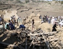 La explosión, de origen todavía desconocido y sin reivindicar, hizo que se derrumbara el techo de la mezquita cuando los fieles se encontraban rezando. EFE / G. Habibi
