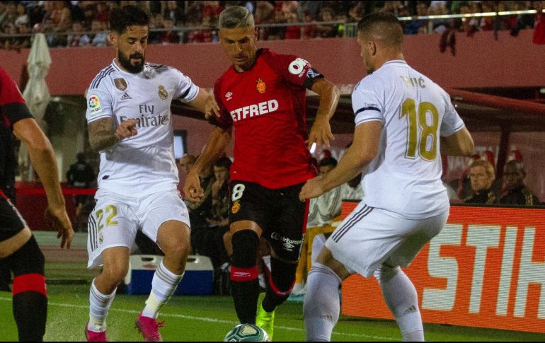 El Real Madrid jugó el último cuarto de hora con un jugador menos por la expulsión de Álvaro Odriozola. AP/F. Ubilla