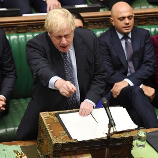 Boris Johnson pide un aplazamiento del Brexit en una carta sin firmar