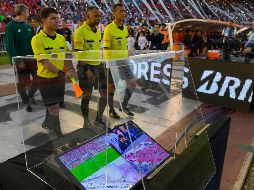 El 100 por ciento de las jugadas PGII son checadas por el VAR, y en caso de un error claro son revisadas en conjunto con el árbitro central. AFP/ARCHIVO