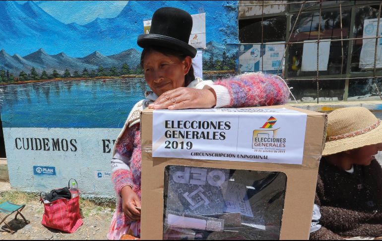 Más de siete millones de bolivianos están llamados a votar en 12 mil 163 mesas de sufragio. EFE / M. Alipaz
