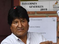 Evo Morales votó hoy en la población Villa 14 de Septiembre. AFP/A. Raldes