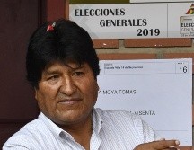 Evo Morales votó hoy en la población Villa 14 de Septiembre. AFP/A. Raldes