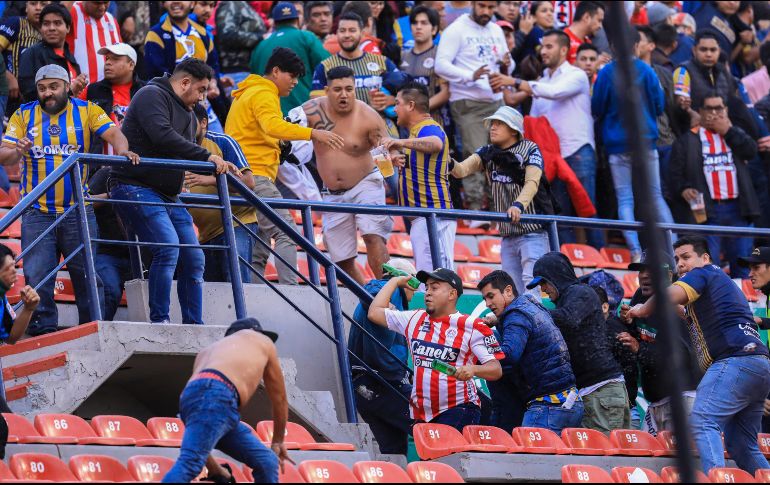 El artículo 50 del reglamento de sanciones de la Liga MX habla de que el club local es responsable de ''la conducta impropia de los grupos de animación y el público en general que asista a los Estadios (...)''. IMAGO7