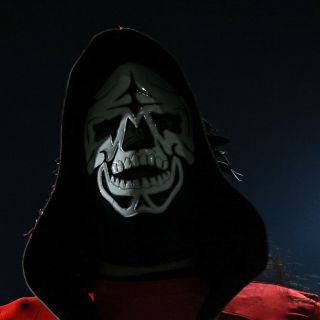 La Parka sufre grave accidente en plena lucha