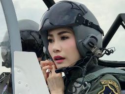 En fotos: las peculiares imágenes de la concubina del rey de Tailandia que colapsaron la web del palacio real