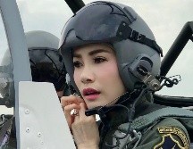 En fotos: las peculiares imágenes de la concubina del rey de Tailandia que colapsaron la web del palacio real