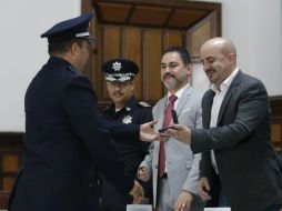 Del Toro hizo estas declaraciones luego de la ceremonia donde entregó insignias a 57 elementos de la Comisaría de Guadalajara. TWITTER / @DelToroIsmael