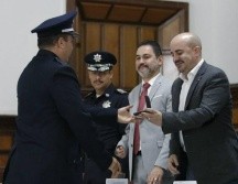 Del Toro hizo estas declaraciones luego de la ceremonia donde entregó insignias a 57 elementos de la Comisaría de Guadalajara. TWITTER / @DelToroIsmael
