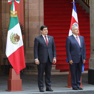 AMLO recibe al presidente de Costa Rica en Palacio Nacional