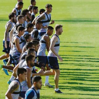 Siete tiburones reclaman pago de salarios 