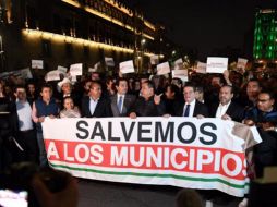 Los manifestantes bloquean el circuito de la Plaza de la Constitución por lo que la circulación al paso vehicular está cerrado. TWITTER / @diputadospan