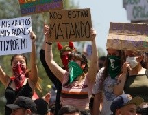 En Chile, las manifestaciones no cesaron a pesar de la decisión del gobierno de suspender el alza del pasaje del metro. GETTY IMAGES