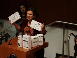Senadora Xóchitl Gálvez. Las nuevas etiquetas tendrán un símbolo octagonal de fondo negro y borde blanco que diga “Alto en”, seguido de la característica que se tenga que destacar. NOTIMEX/G. Granados