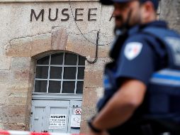 El hombre, que aún no ha sido identificado, escribió en las paredes del museo amenazas en árabe: 