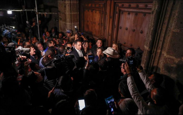 El contingente trata de impedir el acceso a la conferencia de prensa del Presidente Andrés Manuel López Obrador. SUN / I. Stephens