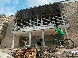 Así lucen las instalaciones del Tribunal Electoral en Santa Cruz, Bolivia, luego de protestas de opositores que acusan fraude electora a favor de Morales. AFP/D. Walker