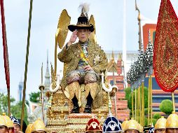 Esto ocurre luego de que el rey Maha Vajiralongkorn despojara de sus títulos a su concubina oficial por 