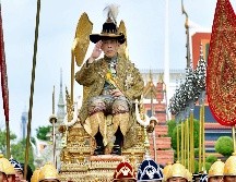 Esto ocurre luego de que el rey Maha Vajiralongkorn despojara de sus títulos a su concubina oficial por 