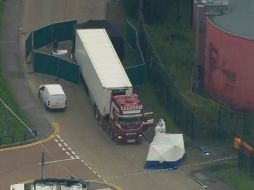 Las autoridades acordonaron el acceso al parque industrial en el condado de Essex. AP