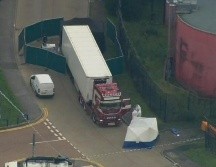 Las autoridades acordonaron el acceso al parque industrial en el condado de Essex. AP