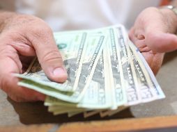 Este miércoles, el billete verde se compró en un mínimo de 18.40 pesos. EL INFORMADOR/ARCHIVO