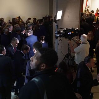 Republicanos irrumpen en audiencia de investigación contra Trump