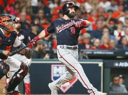 Adam Eaton, de los Nacionales, conectó jonrón productor de dos carreras en el octavo rollo. AFP