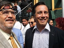 Cuitlahuac García (d) aseguró que se han reducido en un 34 por ciento los homicidios dolosos en Veracruz. SUN/ARCHIVO