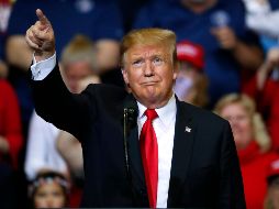 Trump jugó beisbol en la escuela secundaria en la Academia Militar de Nueva York y ha realizado el primer lanzamiento ceremonial en varios juegos de Grandes Ligas. AP / ARCHIVO