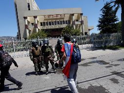 Manifestantes participan en una nueva jornada de protestas en las afueras del Congreso Nacional este viernes. EFE/R. Zamora