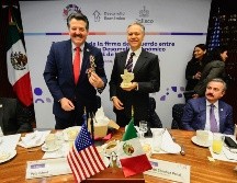 El acuerdo fue signado por el secretario de Desarrollo Económico, Ernesto Sánchez Proal, y por el alcalde de Laredo, Pete Saenz. TWITTER / @ESanchezProal