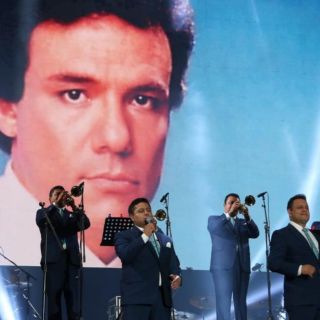 Homenaje a José José lleno de romanticismo y nostalgia