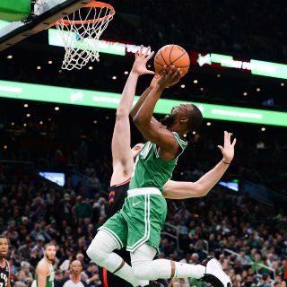 Los Celtics de Boston le pegan al campeón