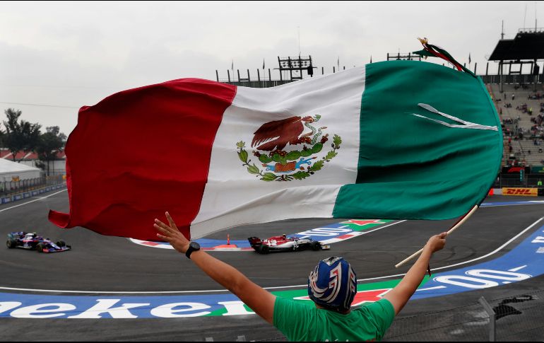 A poco menos de dos horas de que comience la actividad, existe un 40% de probabilidad de lluvia, situación que podría complicar la actividad de los pilotos. AP / M. Ugarte