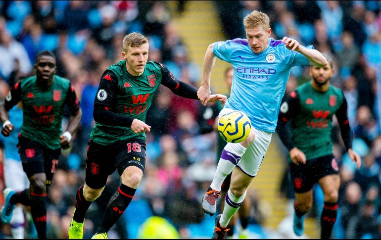 Con esta victoria, el City arrebata la segunda plaza de la Premier al Leicester, que la había ocupado este viernes con su estrepitosa goleada al Southampton (0-9). EFE / P. Powell
