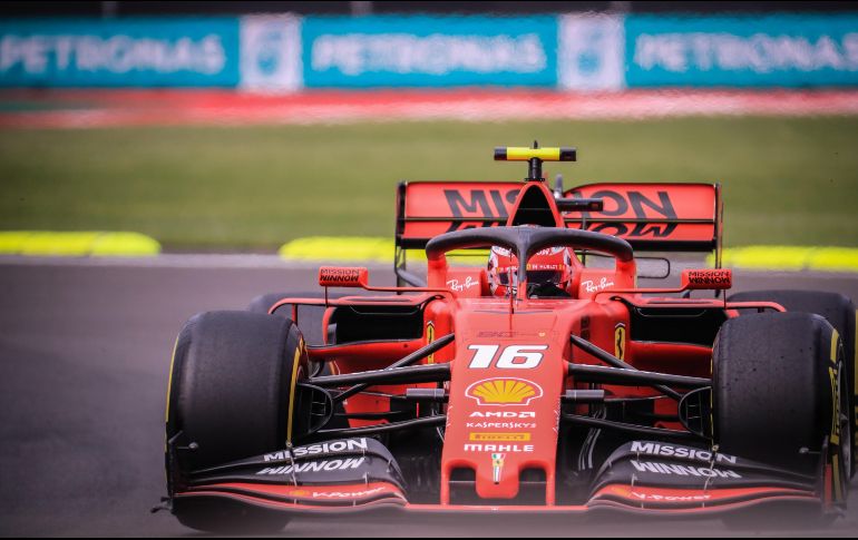 Leclerc registró su mejor vuelta con 1:16.145 minutos, apenas 27 milésimas de diferencia con Vettel, quien dominó el segundo entrenamiento. EFE / D. Guzmán