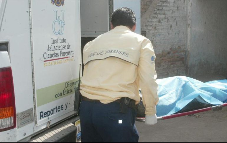 Personal del Servicio Médico Forense se hizo cargo del levantamiento de los cuerpos. EL INFORMADOR/ARCHIVO