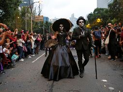 La colorida procesión llega hasta el Zócalo capitalino en medio de una multitud que se muestra asombrada ante las caracterizaciones. AP/G. Riquelme
