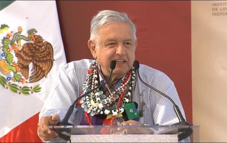 López Obrador pidió a la población indígena mantener sus tradiciones y costumbre. TWITTER / @lopezobrador_