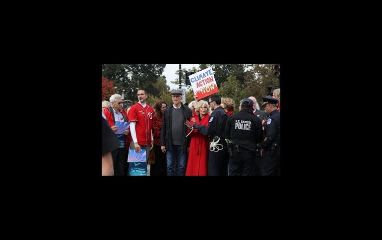 Fonda acudió a las protestas frente al Capitolio de Washington D.C. para pedir más compromiso con el cambio climático. TWITTER / @Janefonda