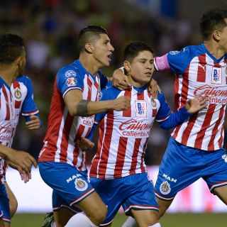 Chivas gana en Juárez y se aferra a Liguilla